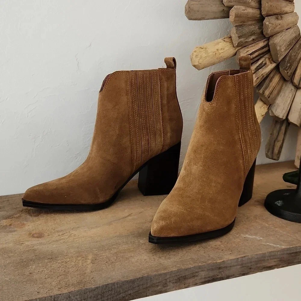 NWT || MARC FISHER || suede booties